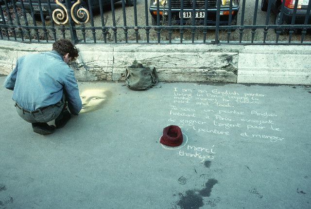 Paris, France --- A Street artist draws the face of the Mona Lisa on a sidewalk in front of the Louvre to try to earn money. --- Image by © Owen Franken/CORBIS