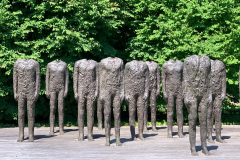 Donald J. Hall Sculpture Park, STANDING FIGURES (THIRTY FIGURES), Magdalena Abakanowicz (1998)