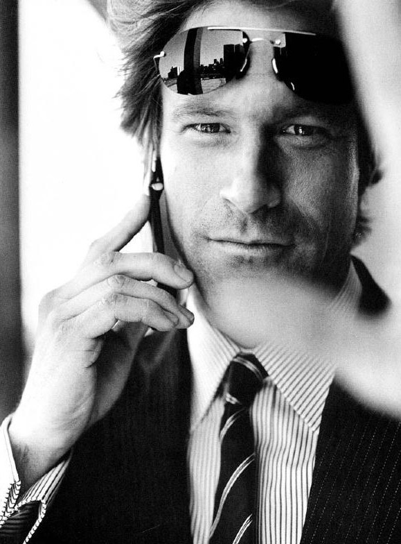 Black-and-white photo of Aaron Eckhart